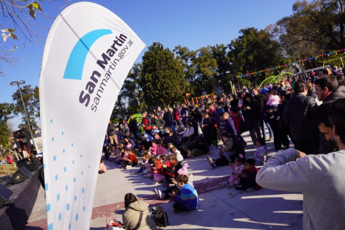 Las plazas de la ciudad se llenaron de actividades y familias