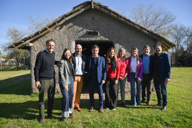 Kicillof encabezó la entrega de 124 viviendas en General Paz