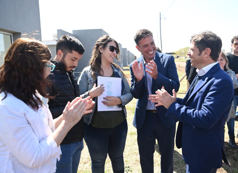 La Provincia entregó viviendas a familias de Tres Lomas