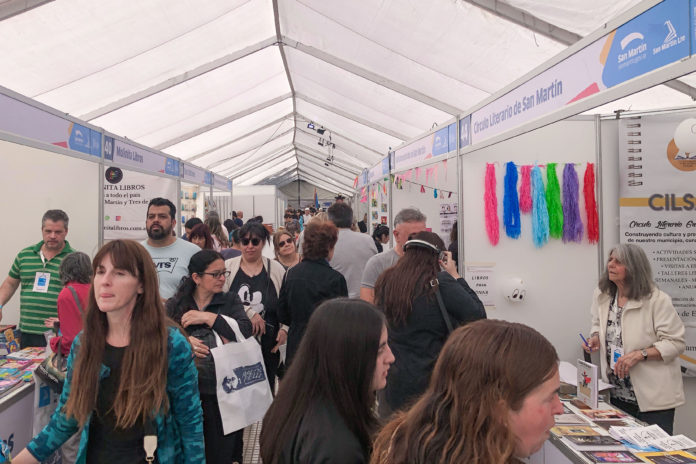 La Feria del Libro vuelve después del éxito de la segunda edición en 2023, que contó con una masiva concurrencia de vecinas y vecinos