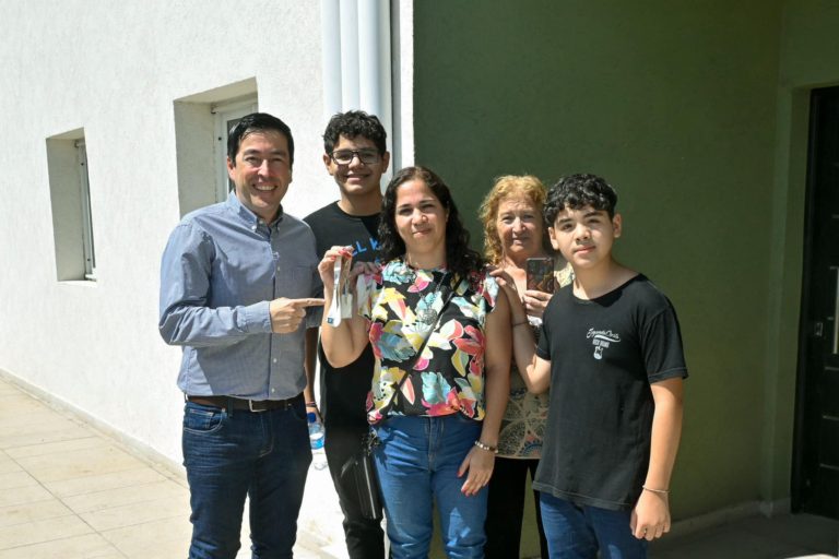 Leo Nardini hizo entrega de diez nuevas viviendas del Complejo Residencial Morse, ubicado en la ciudad de Ing. Pablo Nogués