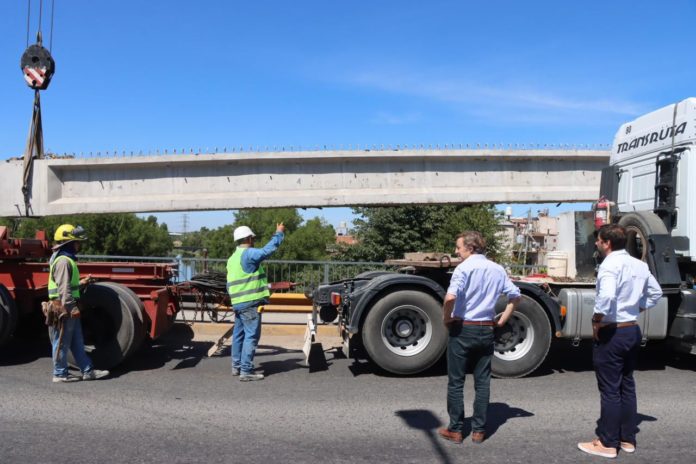Jaime Méndez y Federico Randle en la obra del puente