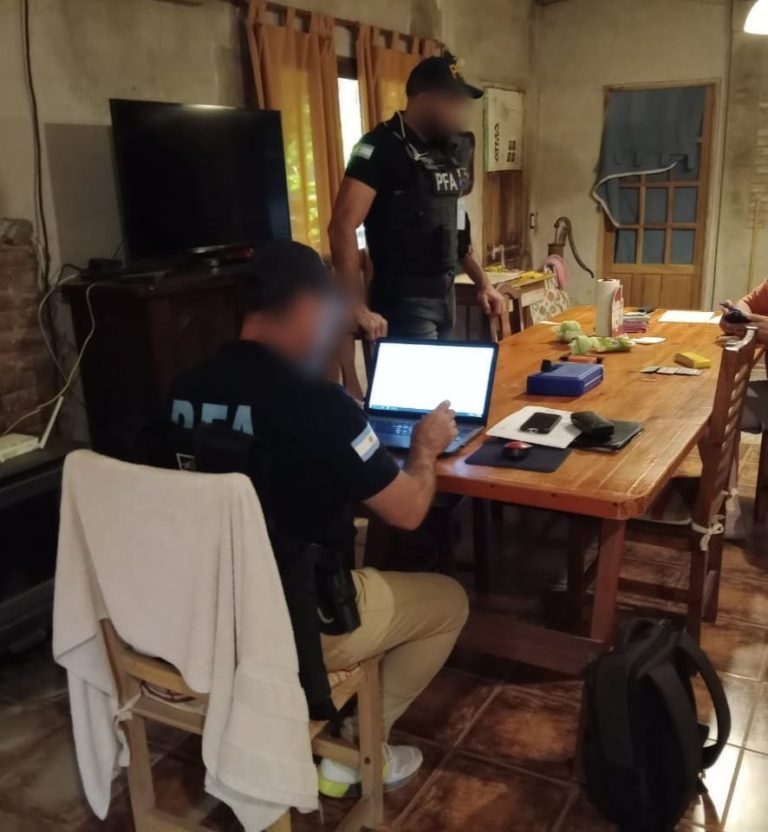 La PFA detuvo a tres sujetos acusados de robo de información bancaria