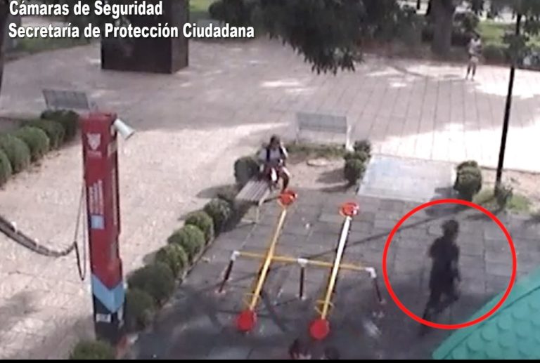 El sistema de Protección Ciudadana de Tigre identificó un vehículo involucrado en el robo de una casa y tras su fuga uno de los sospechosos intentó retener a un menor de edad