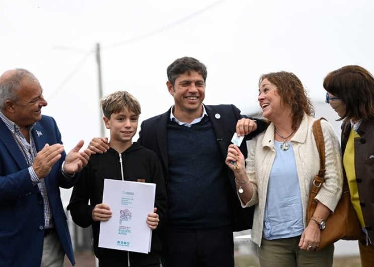 Kicillof entregó 32 viviendas a familias de Tornquist