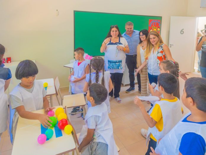 8 inauguracion escuela de isla 26 y jardin 905
