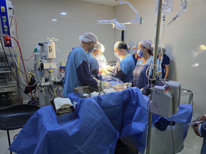 Cirugía de alta complejidad en el Hospital Larcade
