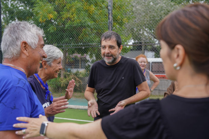 El intendente Fernando Moreira visitó la sede de la Colonia.