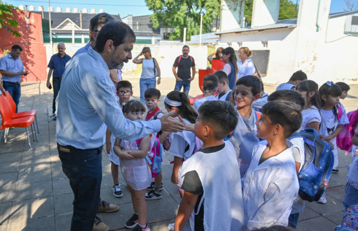 En la Primaria 30, Fernando Moreira partició del inicio del ciclo lectivo en las escuelas de San Martín