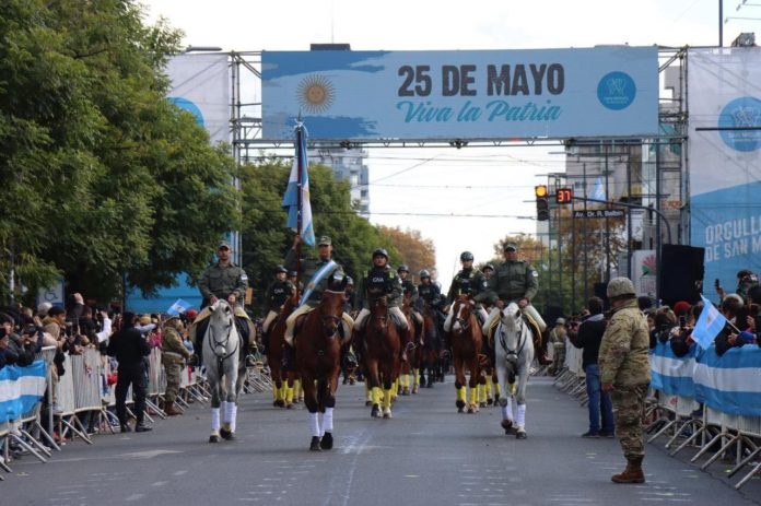 Desfile del 25 de Mayo en San Miguel 2024