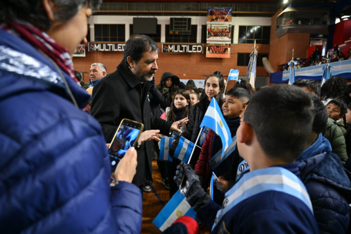Participaron estudiantes de 83 escuelas primarias públicas, privadas y especiales de la ciudad, junto al intendente Fernando Moreira.