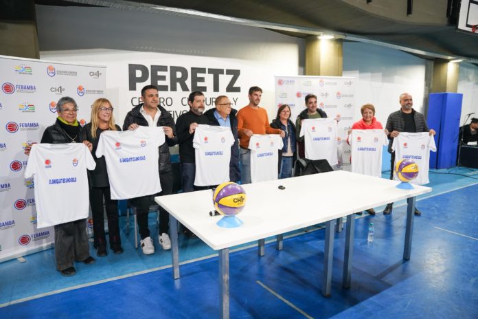 También participaron Fabián Borro, presidente de FIBA América; Hernán Lania, presidente de Febamba, y Graciela Spiazzi, presidenta de la Asociación Femenina Metropolitana de Básquet.