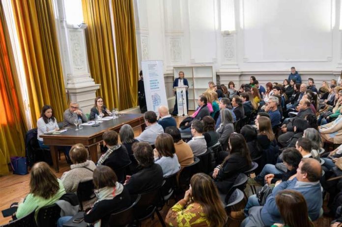 Presentación oficial