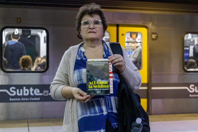 Vagón de lectores. El Subte convoca a que los usuarios compartan un viaje leyendo en la Línea D1