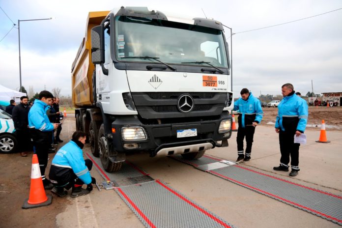 En lo que va del año, Transporte retiró de las rutas bonaerenses más de 3.400 toneladas de sobrepeso en camiones2