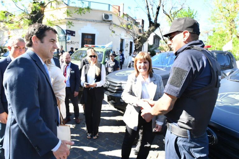 Ramón Lanús y Patricia Bullrich hicieron entrega de 18 nuevos patrulleros para reforzar la seguridad de San Isidro