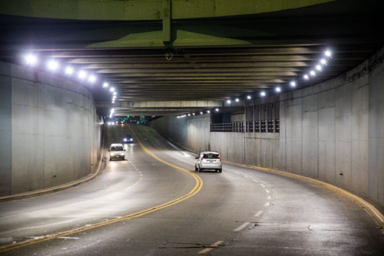 San Isidro renueva la iluminación de los túneles vehiculares para mejorar la visibilidad