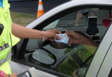 Conducir con una licencia trucha es un delito penal