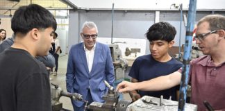 Inversión en educación: Julio Zamora encabezó la entrega de herramientas a instituciones técnicas de la ciudad