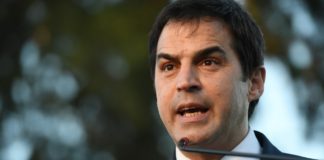 Intendente del conurbano en contra de los celulares en la cárcel: “Por más que los agarremos y encerremos, van a seguir operando”