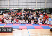 Junto a centenares de vecinos y vecinas, la Escuela Municipal de Taekwondo cerró el 2025 en el microestadio Ciudad de Benavídez