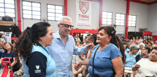 Julio Zamora con trabajadoras vecinales: “Ante el retiro de los gobiernos nacional y provincial, la comunidad de Tigre continúa sosteniendo políticas en materia social“