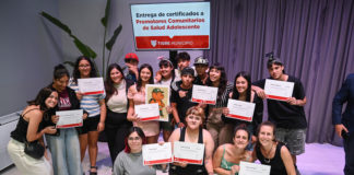 Julio Zamora entregó certificados a jóvenes que se capacitaron como promotores comunitarios de salud adolescente