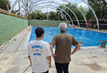 A fin de reforzar la infraestructura deportiva, avanza la instalación de un nuevo cerramiento desplazable en el natatorio del Polideportivo San Martín