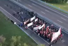 Trabajadores de Fate cortaron la Autopista Panamericana