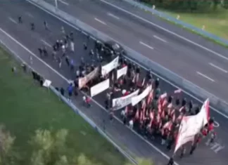 Trabajadores de Fate cortaron la Autopista Panamericana