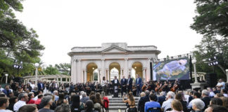Kicillof encabezó el inicio de las obras de restauración integral del Teatro del Lago