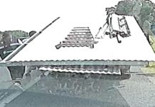 Peligro en Ruta 2: Transporte detuvo a conductor por circular con carga sobresaliente y poner en riesgo la seguridad vial