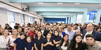 Kicillof dio inicio al ciclo lectivo del nivel secundario en una Escuela Técnica de Avellaneda