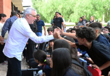 Fortalecimiento educativo: Julio Zamora encabezó la entrega de kits escolares a 225 estudiantes del distrito
