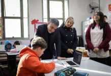 La Ciudad prohíbe el uso de celulares durante clases en la escuela secundaria