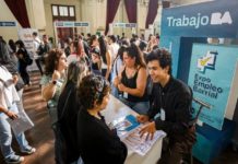Más de 1300 personas participaron de la primera edición del año de Expo Empleo Barrial en Caballito, con más de 400 ofertas laborales