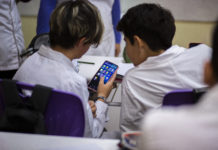 Compromiso familiar por estudiantes sin celular: acuerdos para retrasar la entrega del primer teléfono inteligente