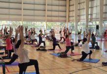 En polideportivos del Municipio de Tigre se llevaron a cabo encuentros de yoga para los vecinos y vecinas