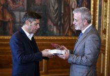 Kicillof se reunió con el alcalde de Barcelona
