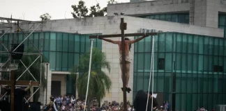 Malvinas Argentinas vivió el Vía Crucis junto a sus comunidades parroquiales