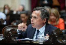 Diego Giuliano exige una consulta popular vinculante para defender los glaciares y el agua de los argentinos