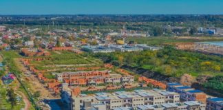 Juan Andreotti recorrió el avance de obra de 92 viviendas reactivadas por el Municipio