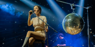 Zoe Gotusso fue ovacionada en el Teatro Otamendi de San Fernando