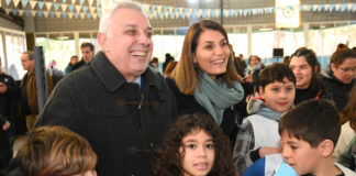 Con la participación de más de 100 alumnos y alumnas de escuelas isleñas, Julio Zamora acompañó el acto de Promesa de Lealtad a la Bandera Nacional
