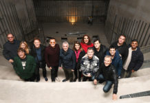 En compañía de destacados artistas, Julio Zamora recorrió el futuro Teatro Municipal de Don Torcuato