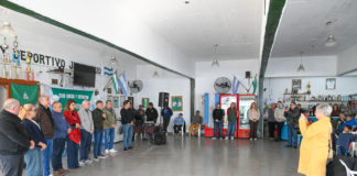 Con un mensaje de respeto y diálogo abierto, Julio Zamora visitó el Club Juventud donde celebró el Día de la Bandera