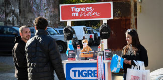 Vecinos y vecinas fueron parte del Festival Cultura Retro en el Boulevard Sáenz Peña de Tigre centro