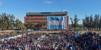 Leo Nardini acompañó a más de 4.500 estudiantes en la Promesa de Lealtad a la Bandera