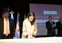 A 32 años del atentado, Soledad Martínez firmó un compromiso en la AMIA por la memoria y contra la impunidad