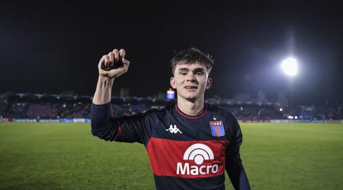 Santi López, el héroe precoz de una noche emotiva en Victoria